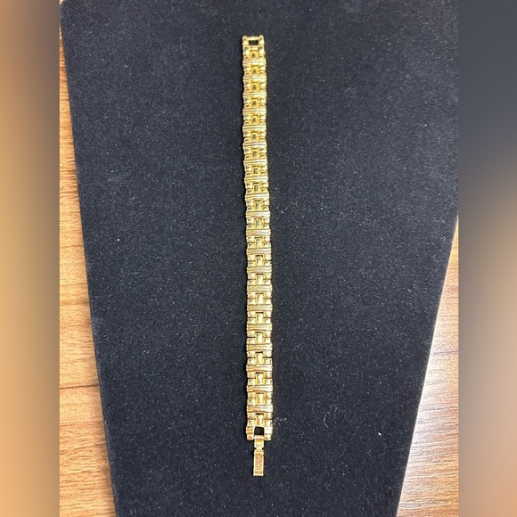 Vintage- Link Gold Tone Bracelet - Picture 2 of 3